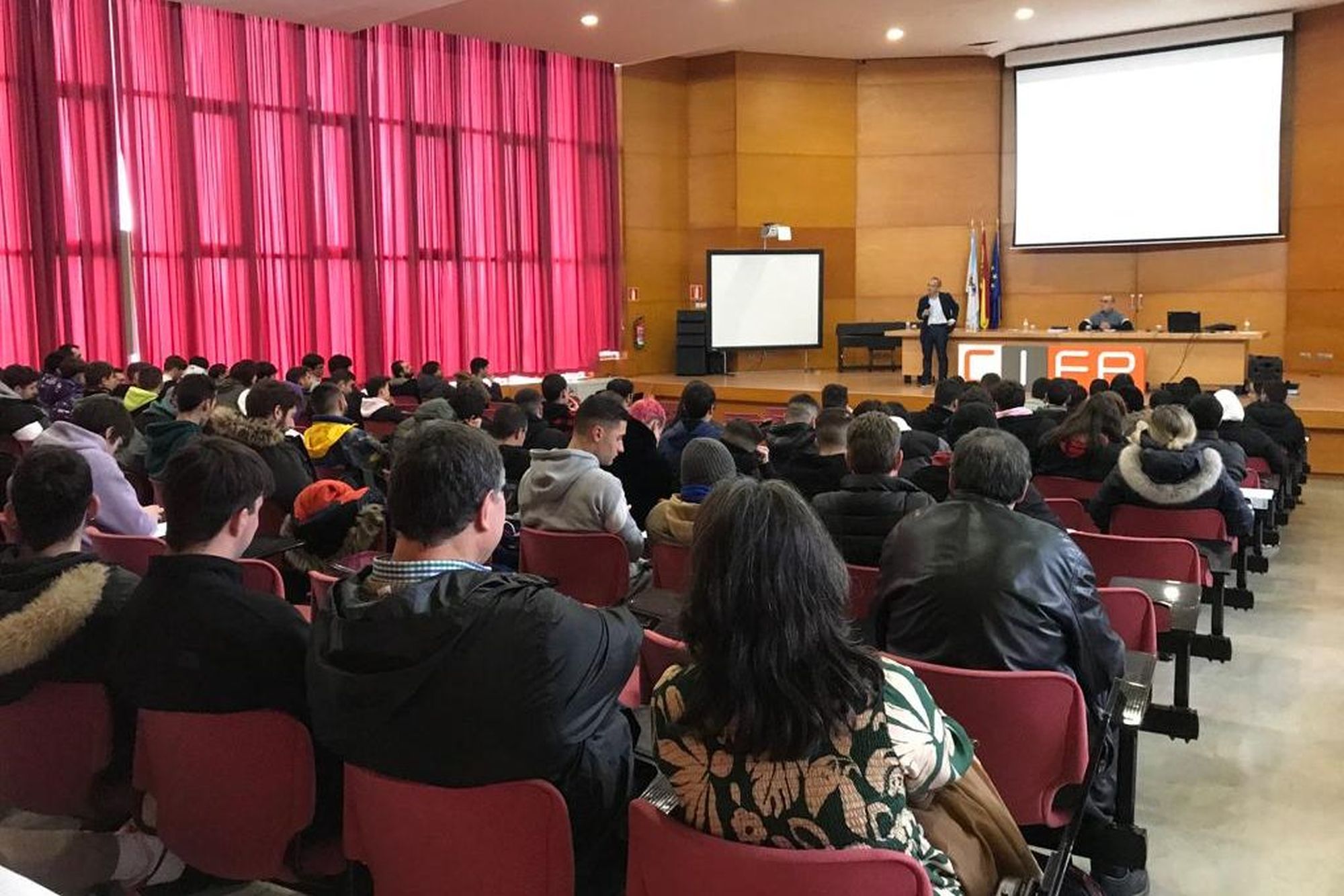 Mercado oculto e procura de emprego